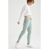 Women Relax Fit Jogger Sweatpants With Pockets and Waist Laced